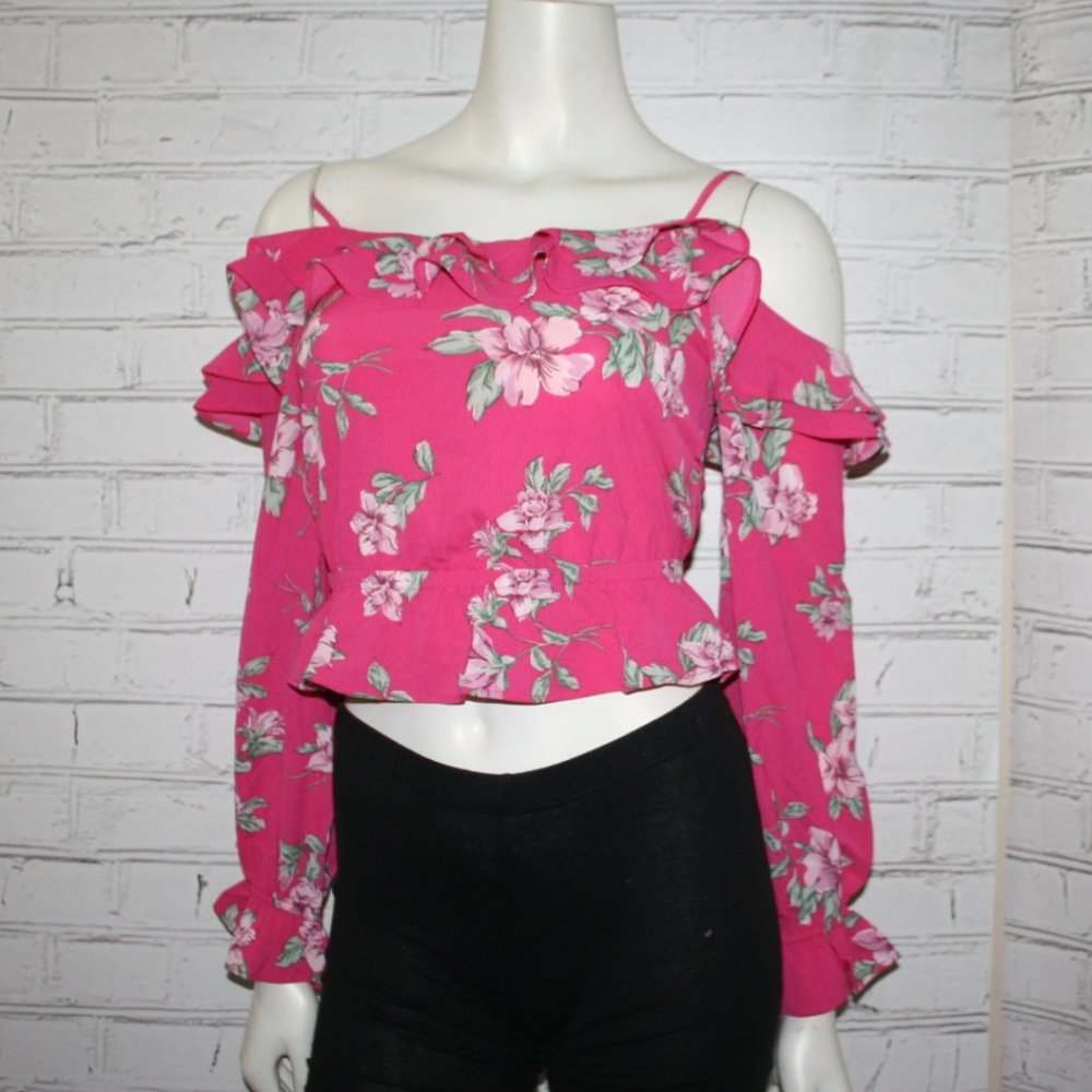 🌸💖✨ Divided by H&M · Pink Cold Shoulder Crop · NWT · 3XS
